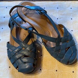 Women’s Earth Origins Nellie Blue Leather Sandals